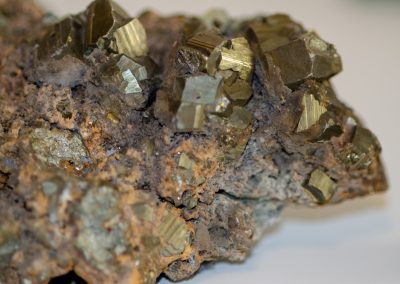 Pirita (mineralul auriu cubic)